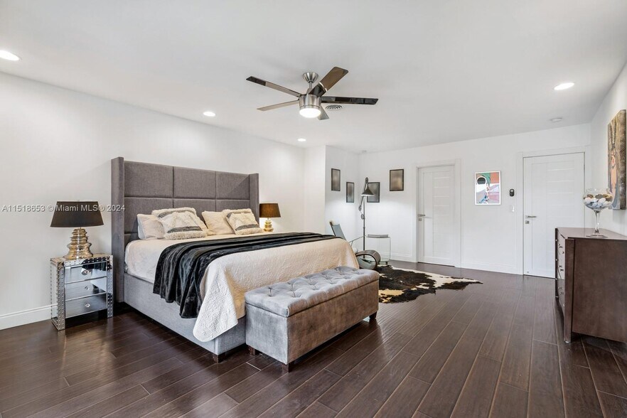 Building Photo - 2830 NE 56th Ct