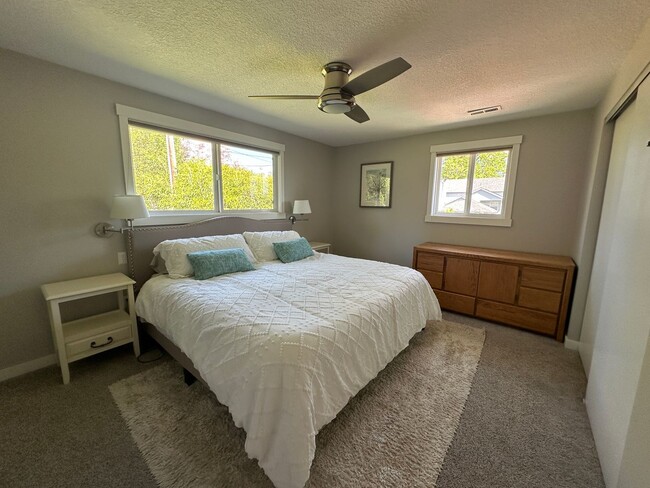 Building Photo - Luxury Furnished Rental in Milwaukie