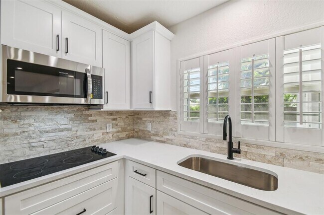 Building Photo - 4802 W Longfellow Ave