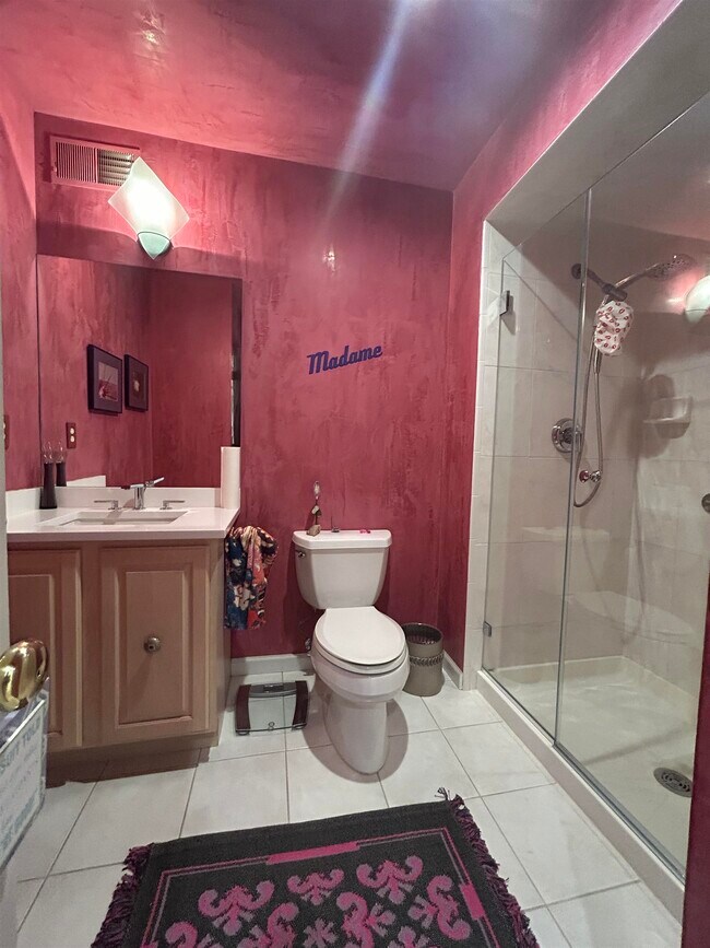 Building Photo - 302 Grand Ridge Dr