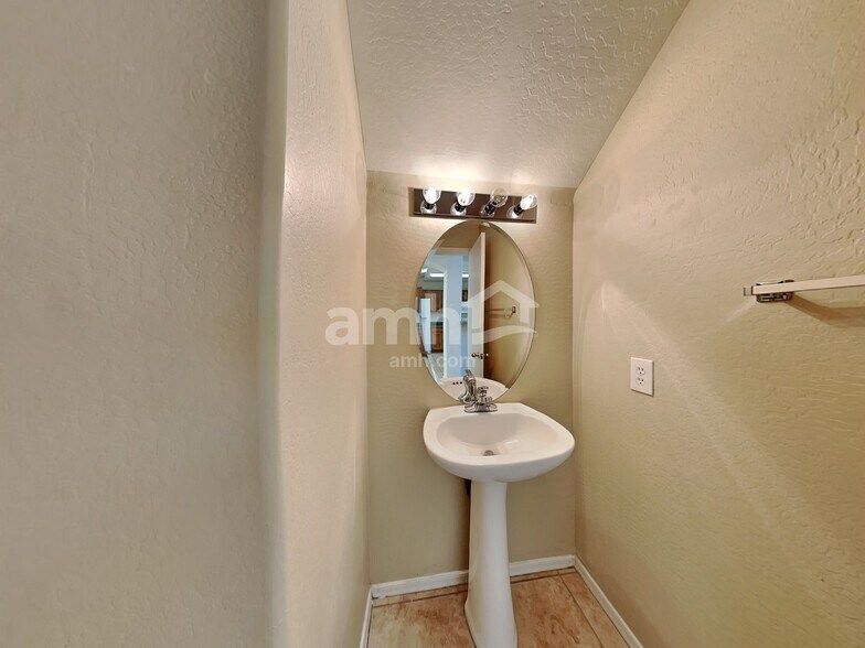 Building Photo - 11221 N 161st Ln