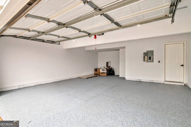 Building Photo - 8008 Clearview Cir