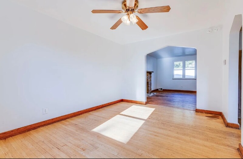 Building Photo - 352-352 W 12th Ave