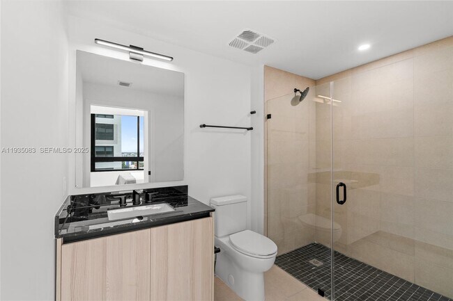 Building Photo - 225 N Miami Ave