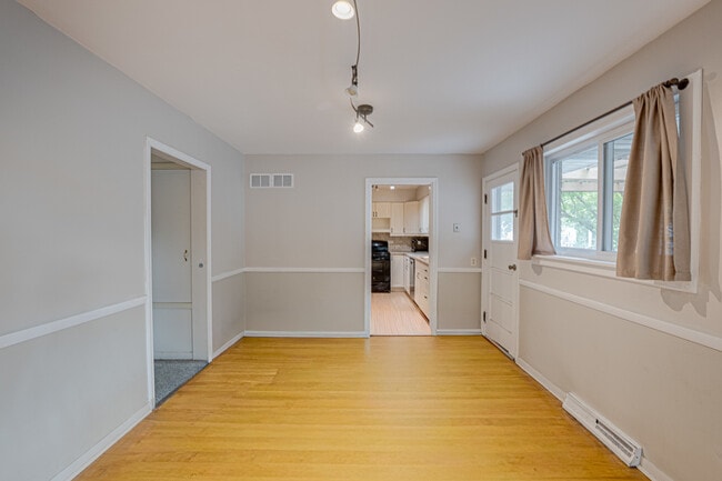 Building Photo - 1127 Santa Rosa Ave
