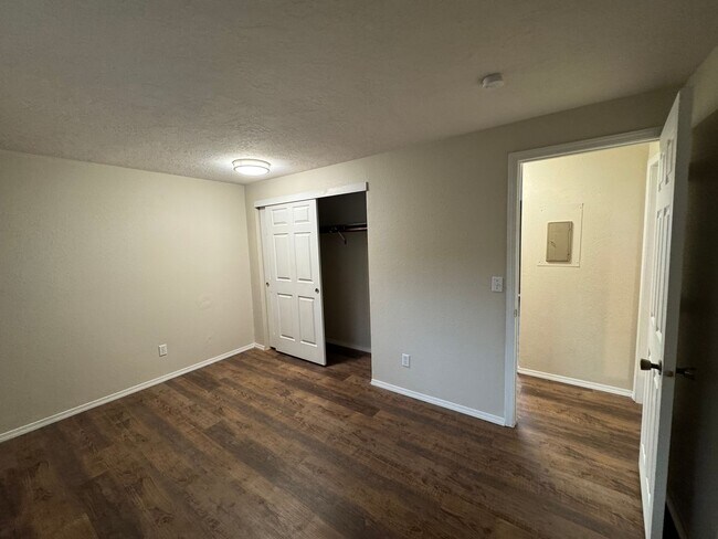 Building Photo - 1046/A/
