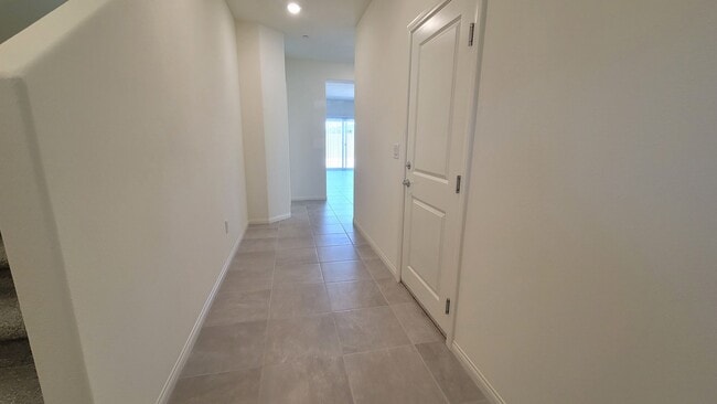 Building Photo - 5-Bed, 3-Bath Home in Spectrum Falls
