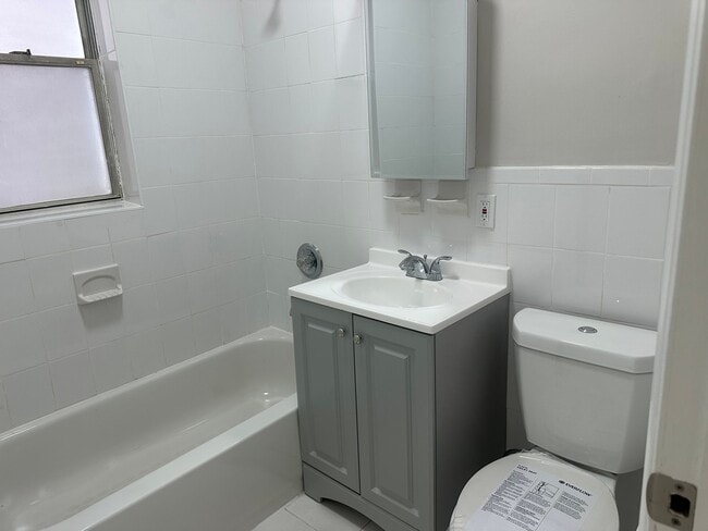 Building Photo - 332 61st St