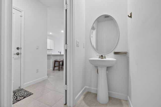 Building Photo - 846 SE grovebush Ln