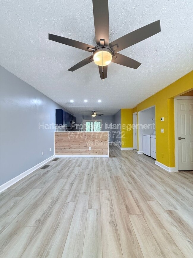 Building Photo - 9170 Horseshoe Bend