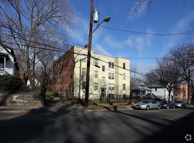 Primary Photo - 22 Atlantic St SE