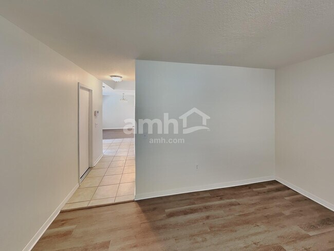 Building Photo - 544 Westcliffe Dr