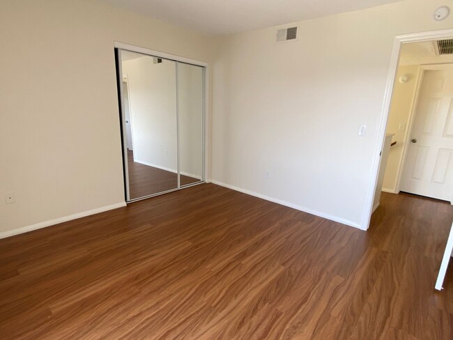 Building Photo - MOVE IN SPECIAL! 50% OFF FEBRUARY RENT! 2 ...