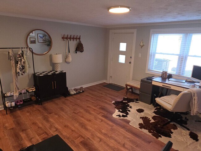 Building Photo - Updated Tosa 2 bedroom townhouse