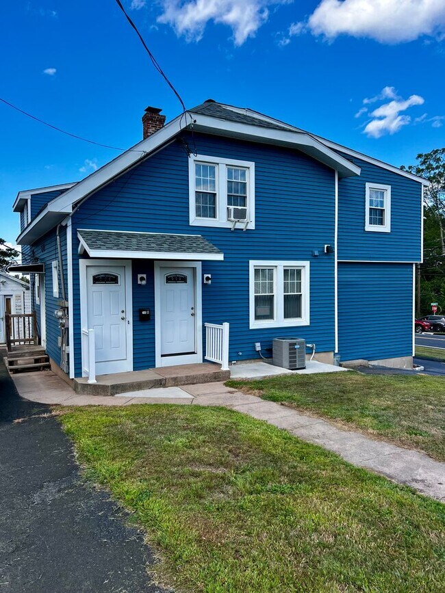 Building Photo - 749 S Main St