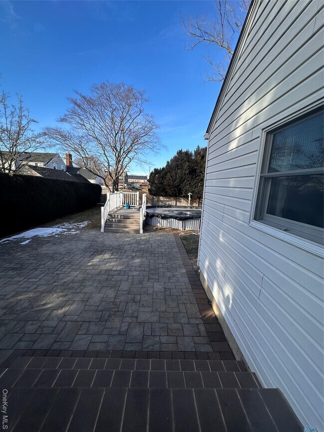 Building Photo - 91 7th St