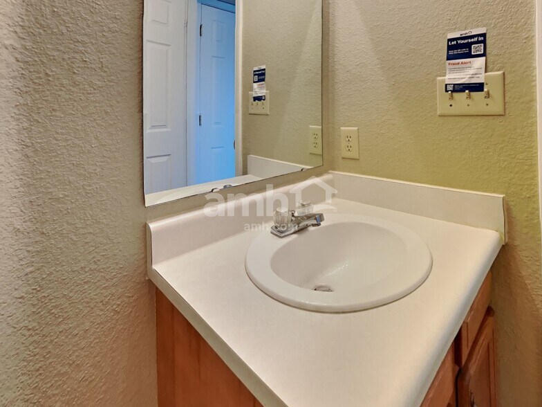Building Photo - 7411 Cordova Dr