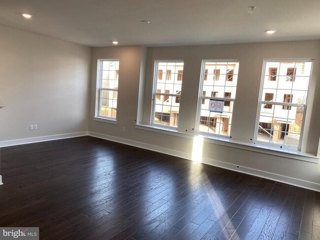 Building Photo - 232 Red Leaf Ln