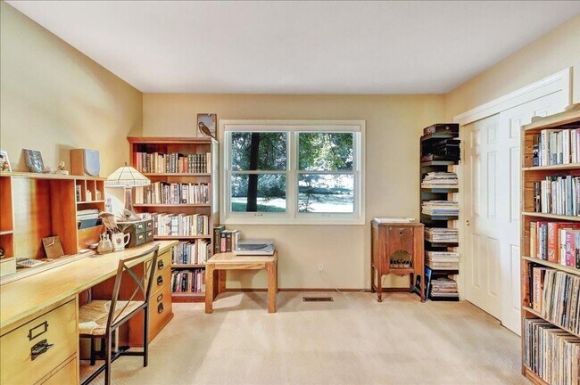 Building Photo - Very Desirable Woodbridge Townhouse in Nevada City
