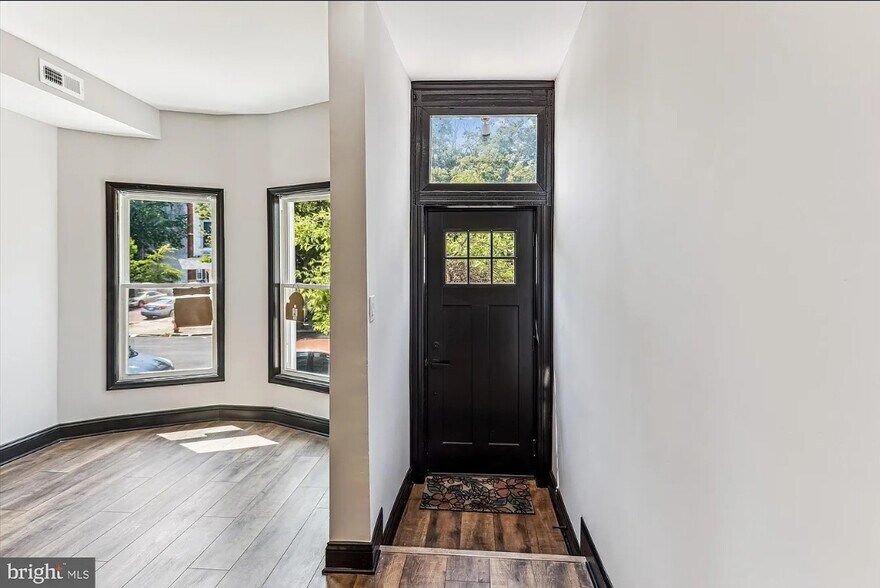 Building Photo - 1820 Walbrook Ave