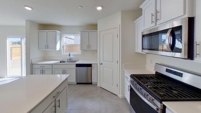 Building Photo - 710 Jessie Dr