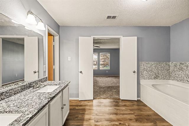 Building Photo - 2256 White Oak Dr