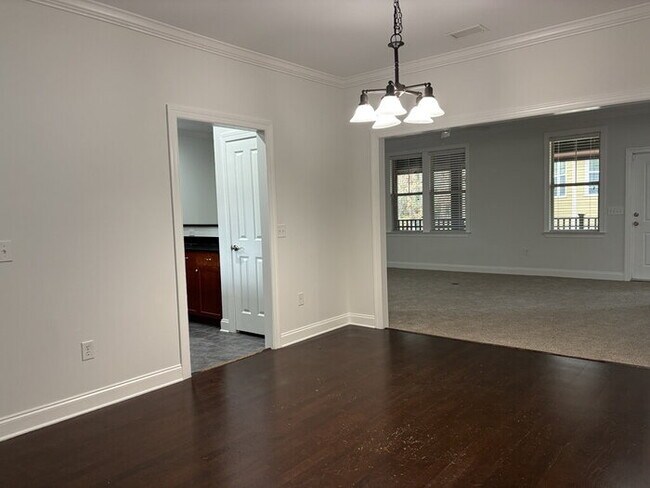 Building Photo - 5565 Colonial Chatsworth Cir