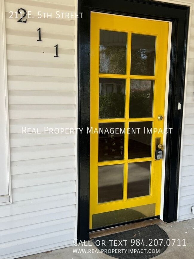 Building Photo - 211 E 5th St