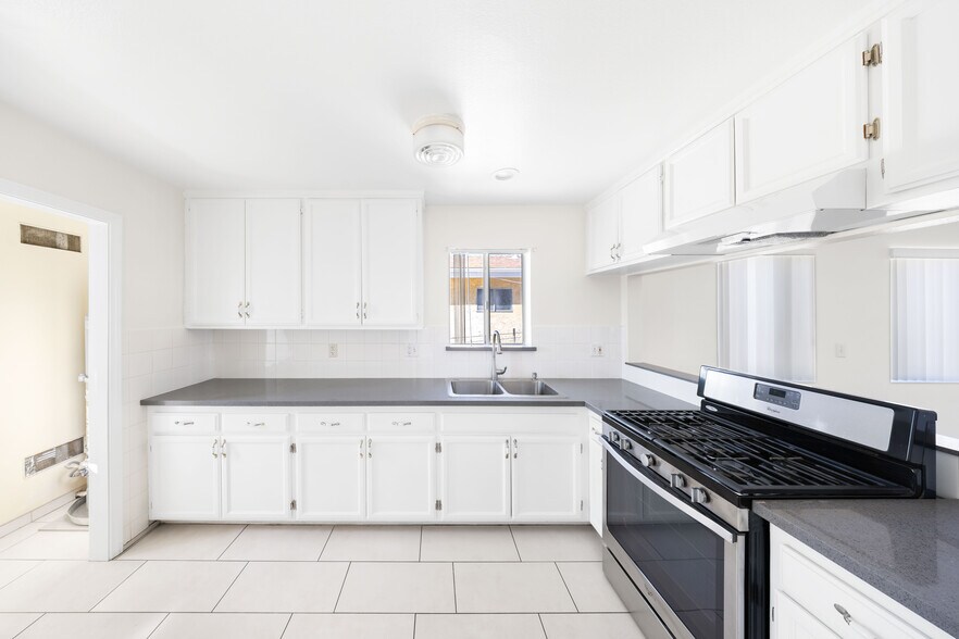 Building Photo - 10225 Fernglen Ave