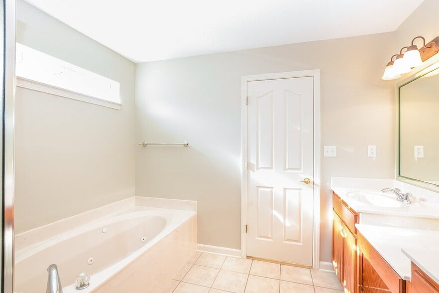 Building Photo - 2865 Pinnacle Dr