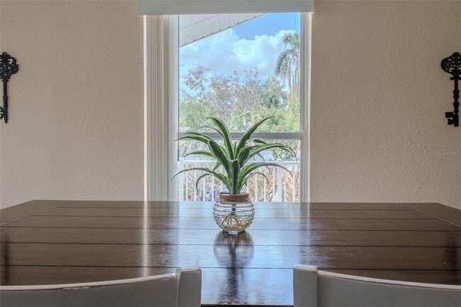 Building Photo - 203 W Crest Ave