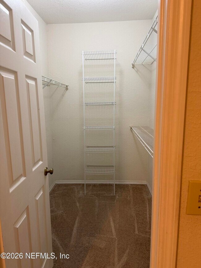 Building Photo - 13810 Sutton Park Dr N