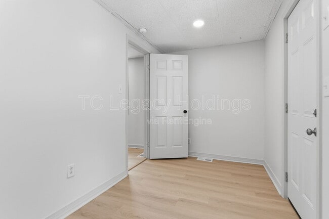 Building Photo - 16 Flint St