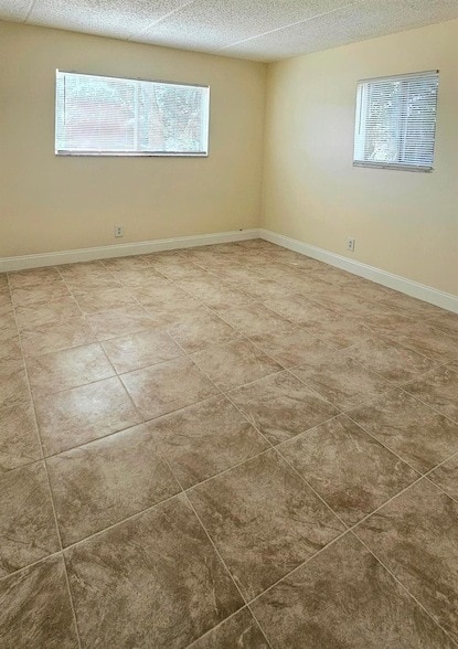 Building Photo - 1501 Crescent Cir