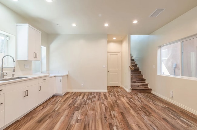 Building Photo - 3258 1/2 Dundas St. Los Angeles