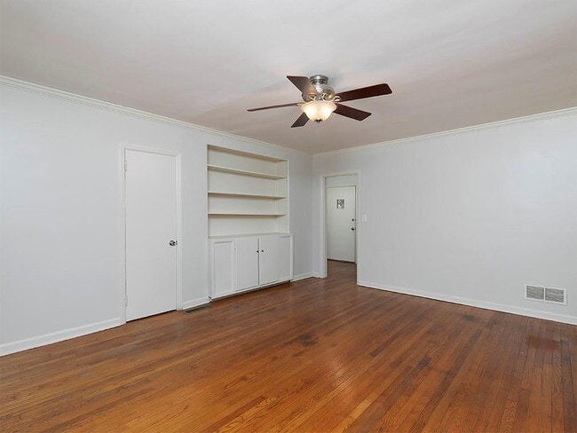 Building Photo - 438 Carriage Dr NE