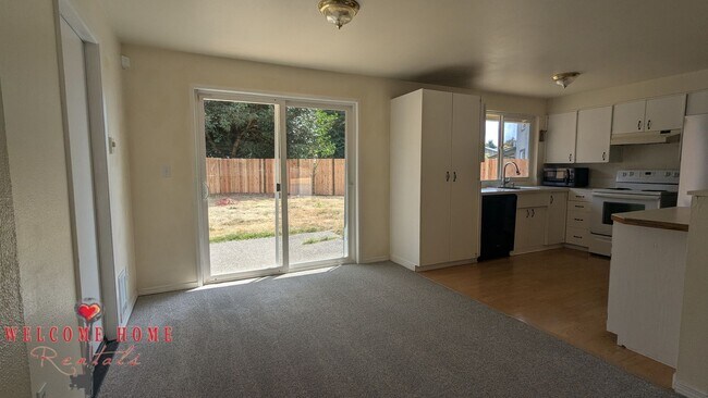 Building Photo - 910 Gregory Way SE