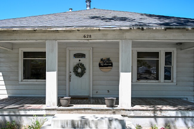 Building Photo - 628 S Main St
