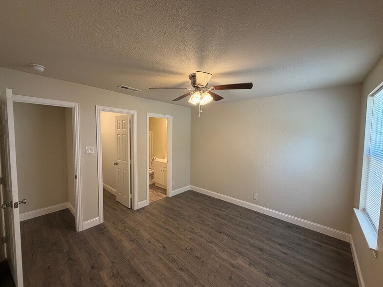 Building Photo - Room in Single Family Home on Houston St