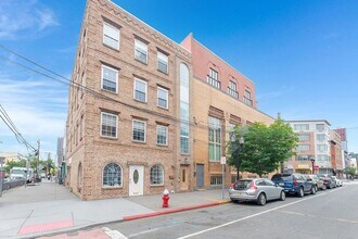 Building Photo - 354 3rd St