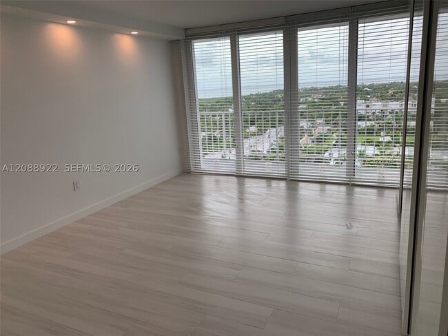 Building Photo - 881 Ocean Dr