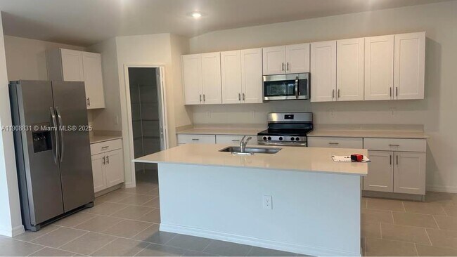 Building Photo - 17204 Cantu Ct