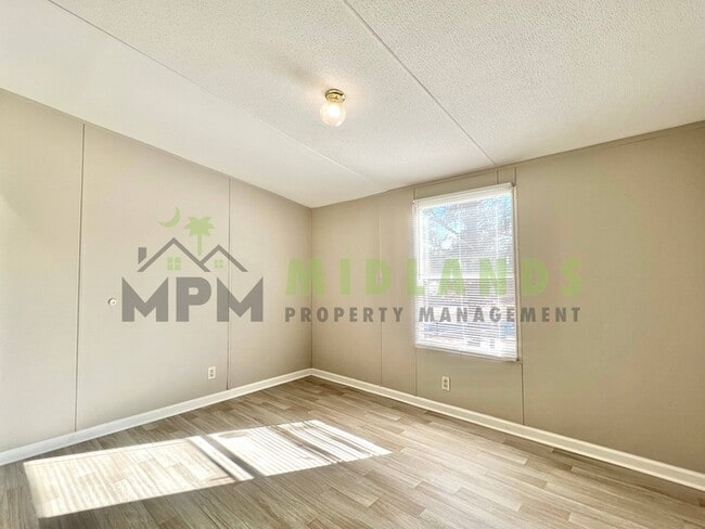 Building Photo - 323 Tabor Dr