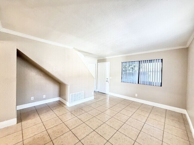 Building Photo - AVAILABLE NOW!! 3 Bedroom / 2 Bathroom Townhouse with pool in Cathedral City