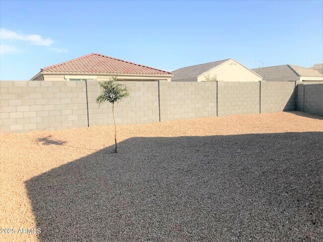 Building Photo - 17923 N Pietra Rd