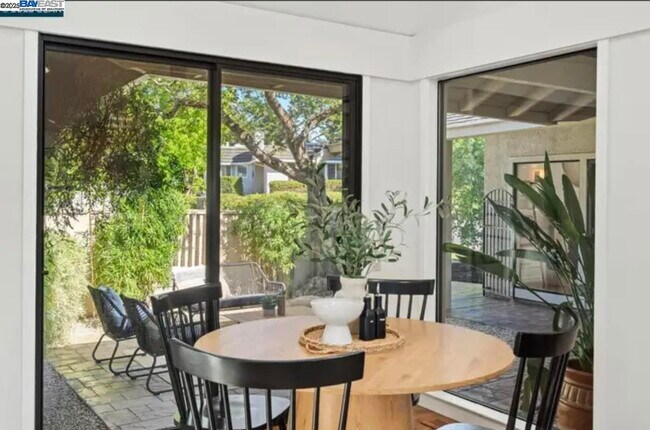 Building Photo - 131 Clover Hill Ct