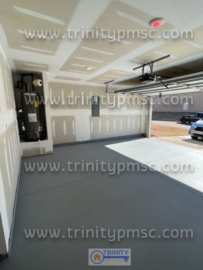 Building Photo - LOOK AT THIS BEAUTY!