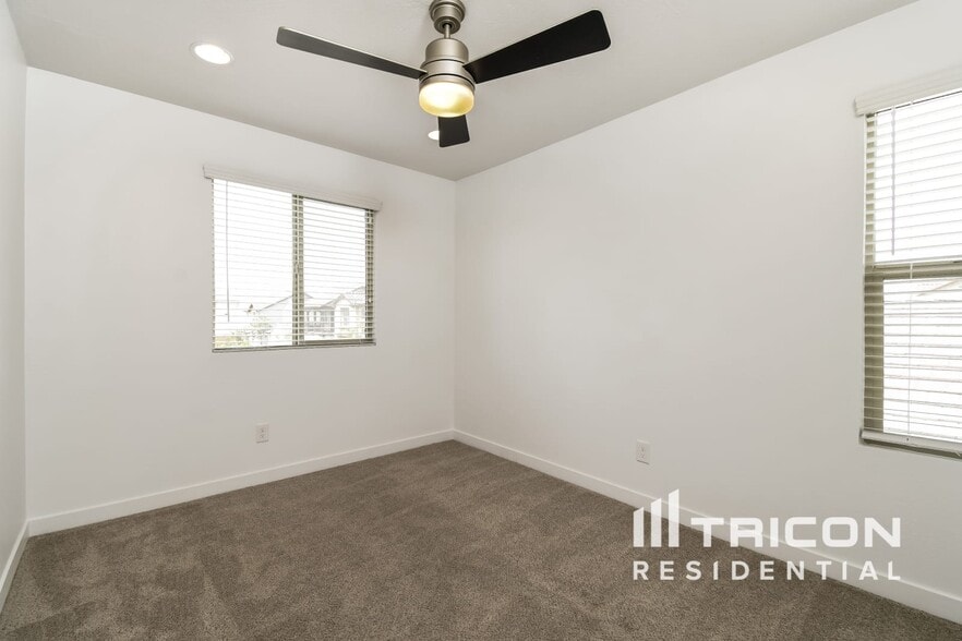 Building Photo - 9315 E Strobe Ave