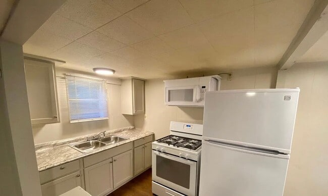 Building Photo - 507 Cedar Crest Ct