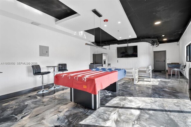 Building Photo - 4000 NE 168th St